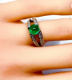 Bague émeraude cabochon diamants