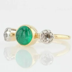 Bague émeraude cabochon et diamants