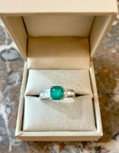 Bague émeraude colombie diamants or blanc (Certificat)
