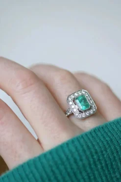 Bague Émeraude Colombienne 2.00 Cts et Diamants Style Art Déco