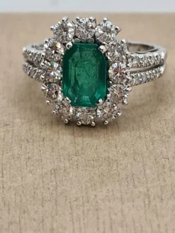 Bague émeraude et diamant en or blanc 18 carats
