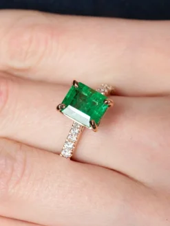 Bague émeraude et diamants or rose