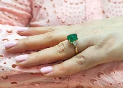 Bague émeraude et diamants poires