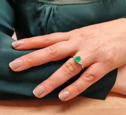 Bague émeraude et diamants or blanc