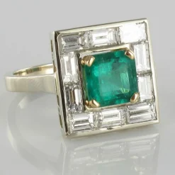 Bague émeraude et diamants baguettes