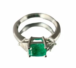 Bague émeraude moderne