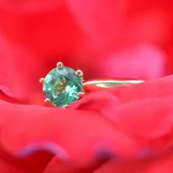 Bague émeraude or jaune en solitaire