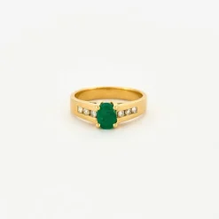 Bague émeraude ovale et diamants