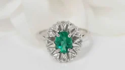 Bague émeraude ovale et diamants
