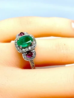 Bague émeraude rubis diamants