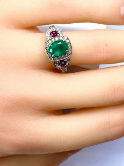 Bague émeraude rubis diamants