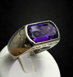 Bague moderne avec améthyste