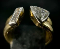 Bague moderne deux ors diamant triangle VS