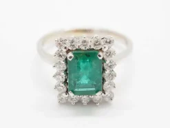Bague moderne émeraude or blanc