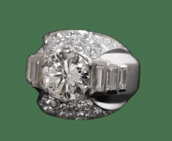 Bague moderniste Art Déco platine et diamants, brillant central d’environ 2 carats.