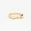Bague moderniste diamants sertis sur or de deux couleurs 14 carats