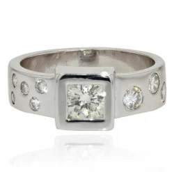 Bague moderniste diamants or blanc