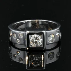Bague moderniste diamants or blanc