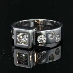 Bague moderniste diamants or blanc
