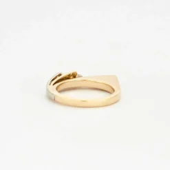 Bague moderniste diamants sertis sur or de deux couleurs 14 carats