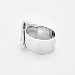 Bague moderniste en or gris et diamants