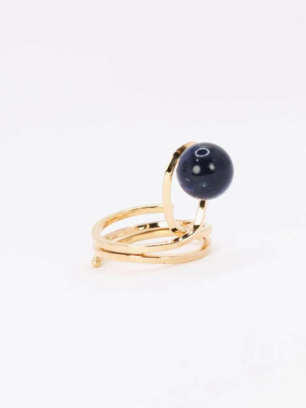 Bague moderniste or jaune sodalite