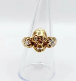 Bague momento mori antique or jaune 14k tête de mort et diamants taille anciennes
