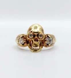 Bague momento mori antique or jaune 14k tête de mort et diamants taille anciennes
