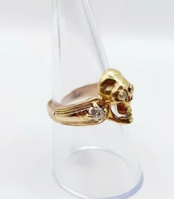 Bague momento mori antique or jaune 14k tête de mort et diamants taille anciennes