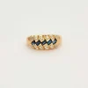 Bague motif tresse en or jaune, saphir et diamants