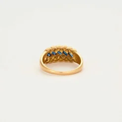 Bague motif tresse en or jaune, saphir et diamants