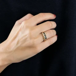 Bague motif tresse en or jaune, saphir et diamants