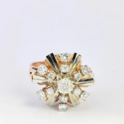 Bague motifs floraux en or rose et diamants