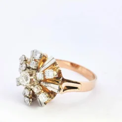 Bague motifs floraux en or rose et diamants