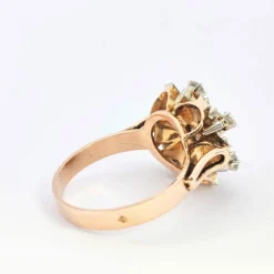 Bague motifs floraux en or rose et diamants