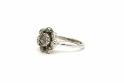 Bague Napoléon III en or blanc 18 carats et argent sertie de diamants "taille" rose