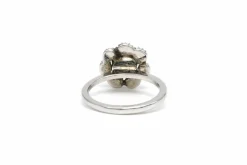 Bague Napoléon III en or blanc 18 carats et argent sertie de diamants 