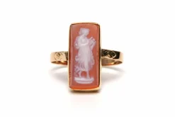 Bague Napoléon III en or jaune sertie d'un camée (agate)