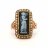 Bague Napoléon III en or jaune, sertie d'un camée et de perles