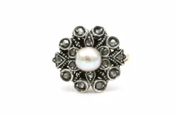 Bague Napoléon III en or jaune et argent, perle et diamants