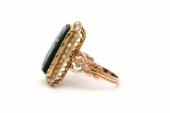 Bague Napoléon III en or jaune, sertie d'un camée et de perles