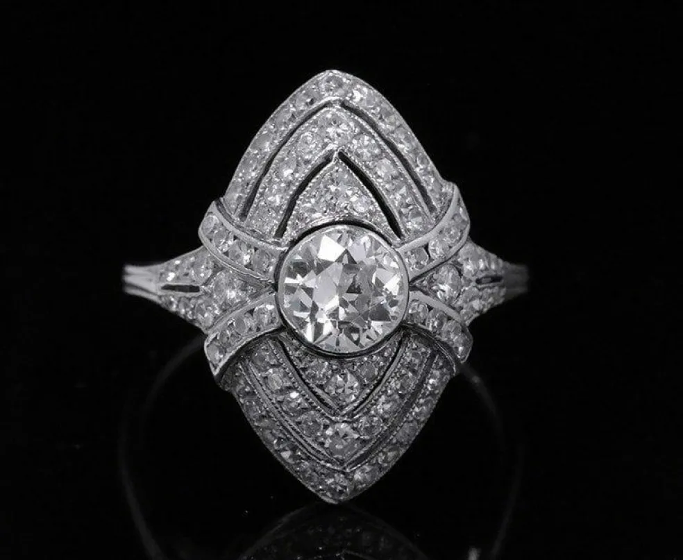 Bague navette en platine et diamants Art Déco
