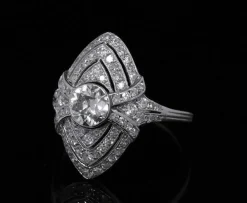 Bague navette en platine et diamants Art Déco