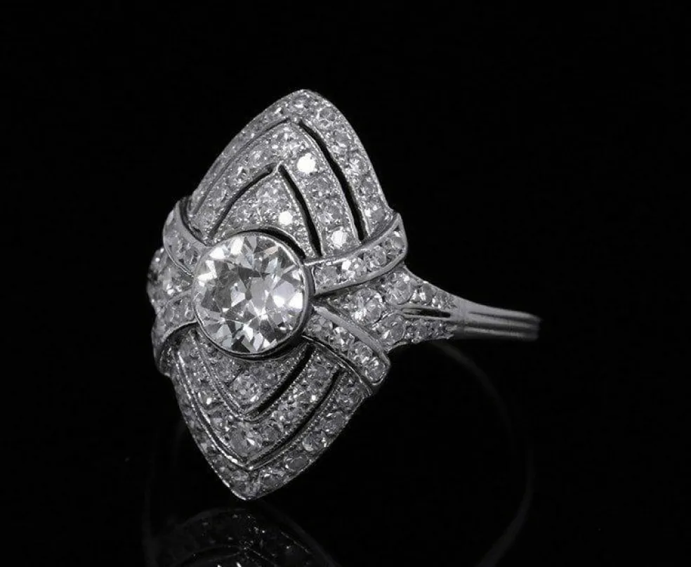 Bague navette en platine et diamants Art Déco