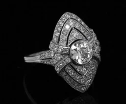 Bague navette en platine et diamants Art Déco