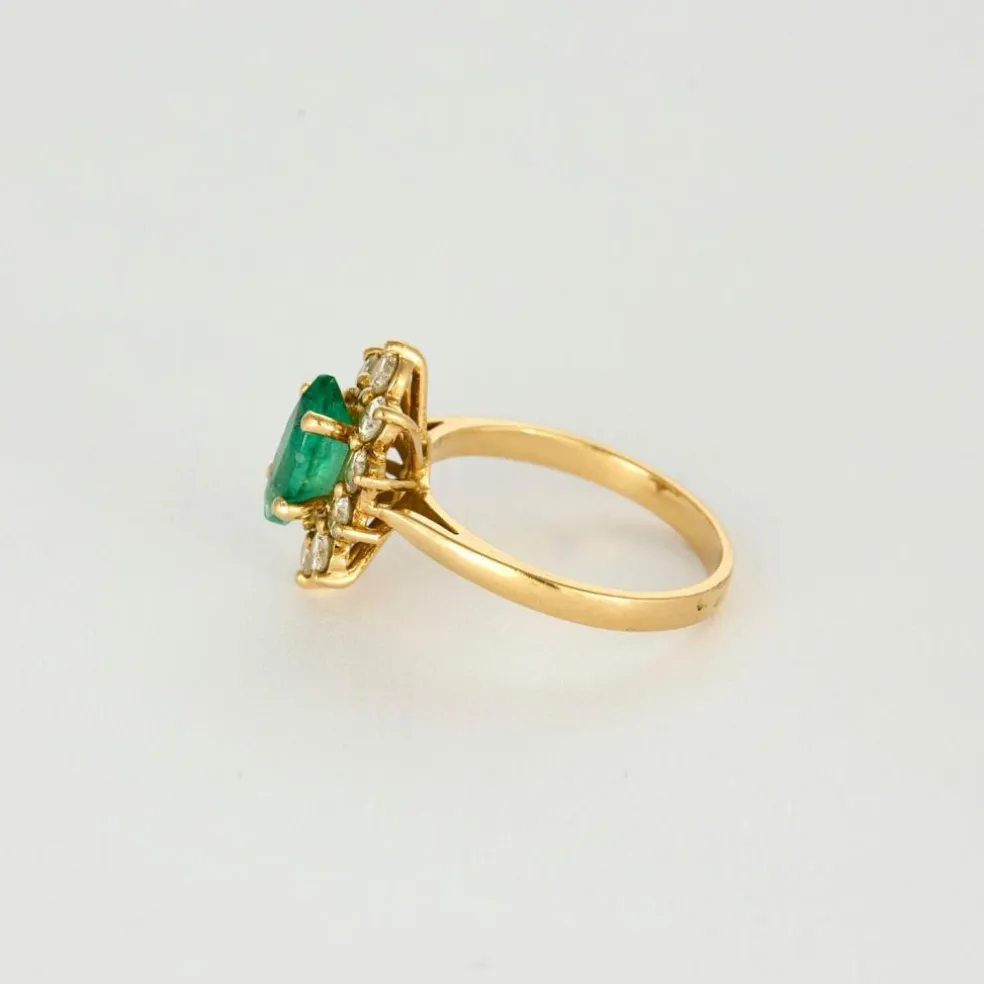Bague navette, or jaune, diamants et émeraude