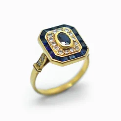 Bague Octogonale en or jaune, saphir et diamants