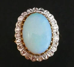 Bague opale cabochon et diamants