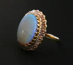 Bague opale cabochon et diamants