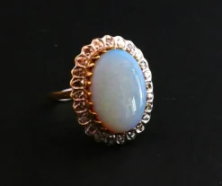 Bague opale cabochon et diamants